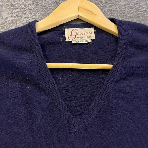 Vintage Scottish Cashmere V-Neck Sweater Men’s Medium - Picture 5 of 8